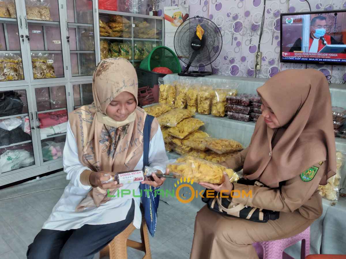 Jajaran Diskop dan UKM Kunjungi Gerai Oleh-oleh Khas Inhil